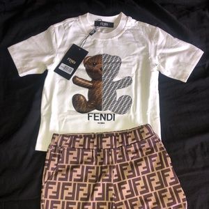 Brand name with bear. Size 6-7. Brown and Cream